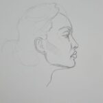 Praca przedstawiająca twarz kobiety z zajęć rysunku artystycznego