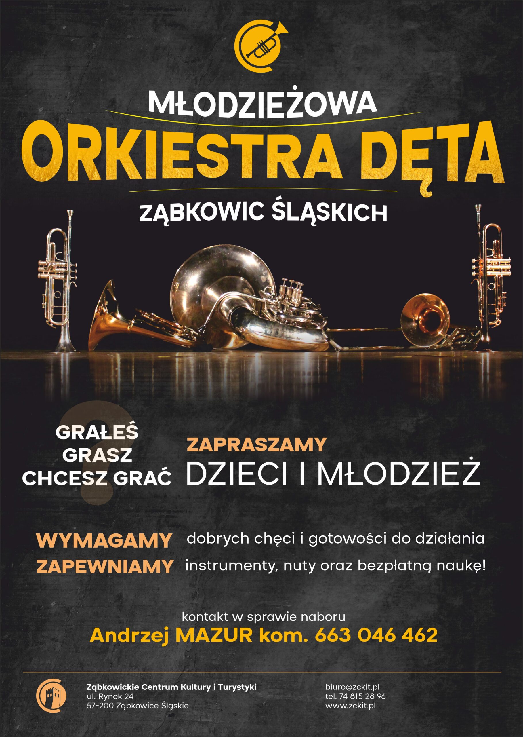 Plakat informacyjny Młodzieżowej Orkiestry Dętej w Ząbkowicach Śląskich. W tle zdjęcia instrumentów na szarym tle.