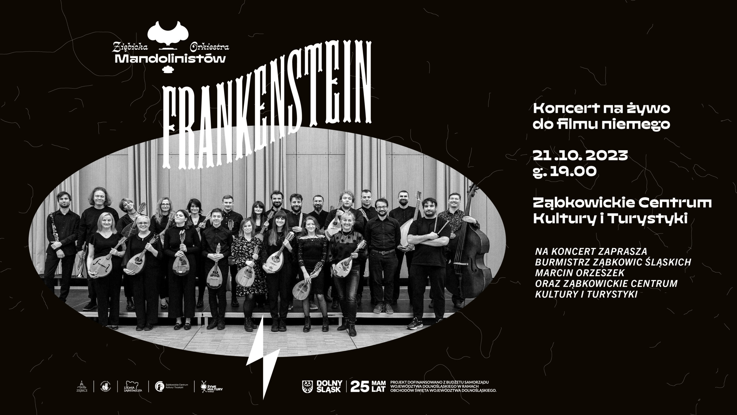 Plakat informujący o koncercie Ziębickiej Orkiestry Mandolinistów 21 października 2023 o godzinie 19:00 w Ząbkowickim Centrum Kultury i Turystyki. Na plakacie znajduje się czarno-białe zdjęcie zespołu.